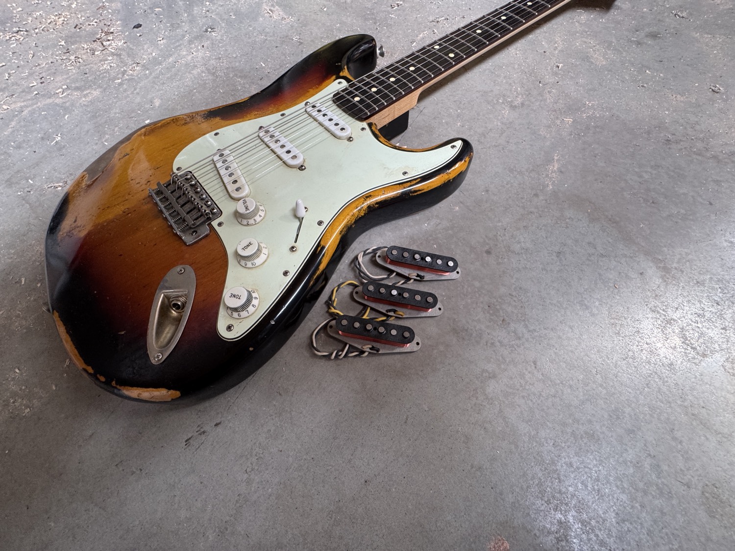 Close-up of staggered pole pieces on a Bellwether pickup